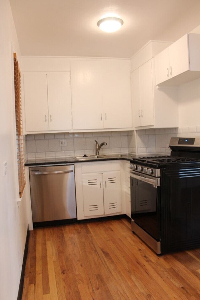 Building Photo - Charming 3 BR/1 BA  Home located In Villa ...