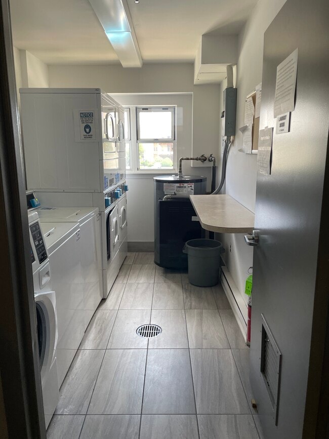 Building Photo - 1111 River Rd