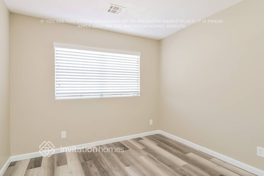Building Photo - 453 Mayan Dr