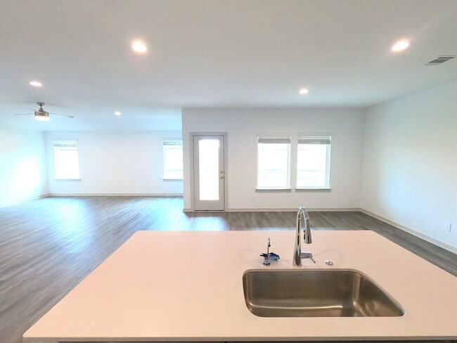 Building Photo - 1119 Hyde Lk Ln
