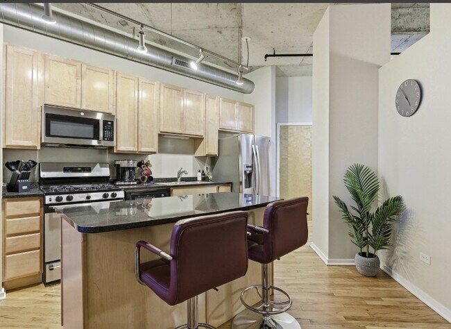 Building Photo - 6 S Laflin St