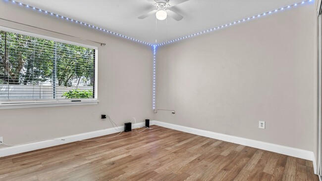 Building Photo - Fantastic 3br/3ba/2car gar home/pool in Pa...