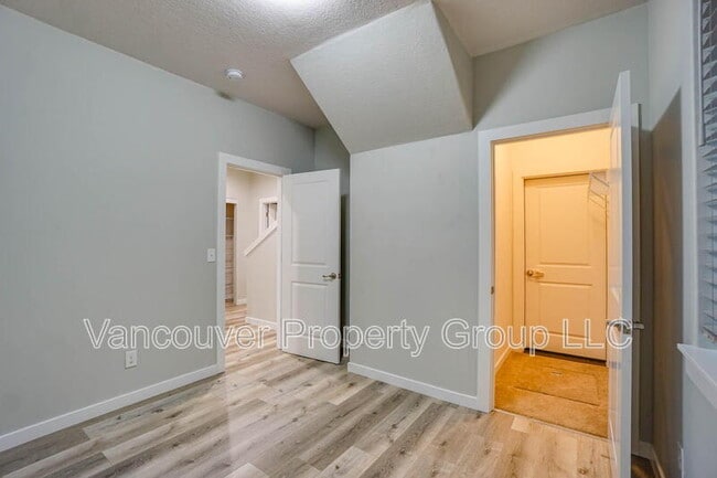 Building Photo - 13010 NE 24th Cir