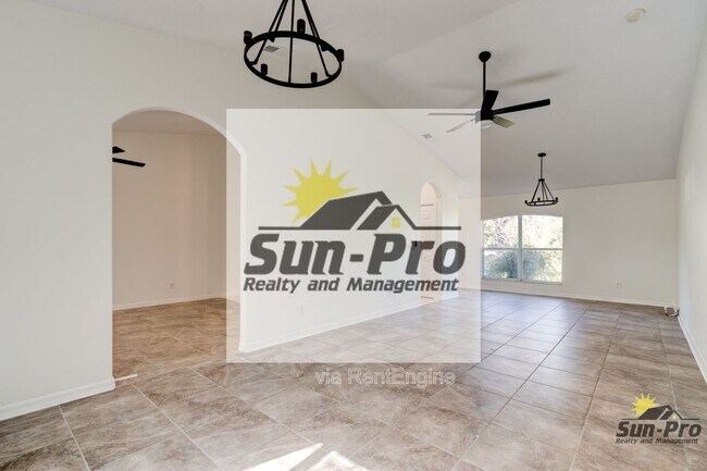 Building Photo - 5505 Magnolia Ave