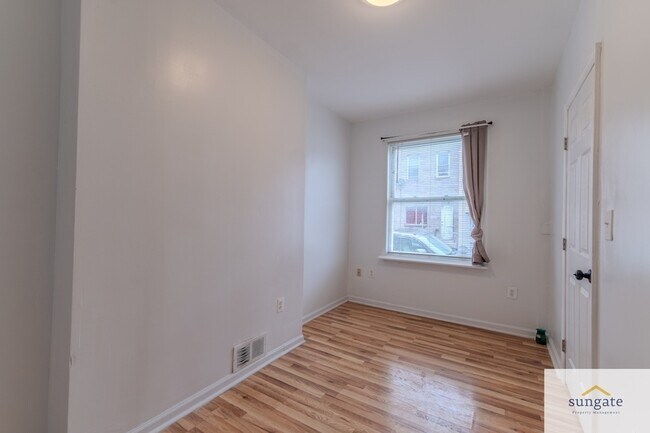 Building Photo - 3921 Mt Pleasant Ave