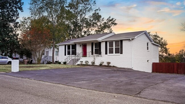 Building Photo - 6620 Upton Ln