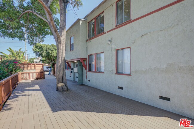 Building Photo - 2710 Bellevue Ave