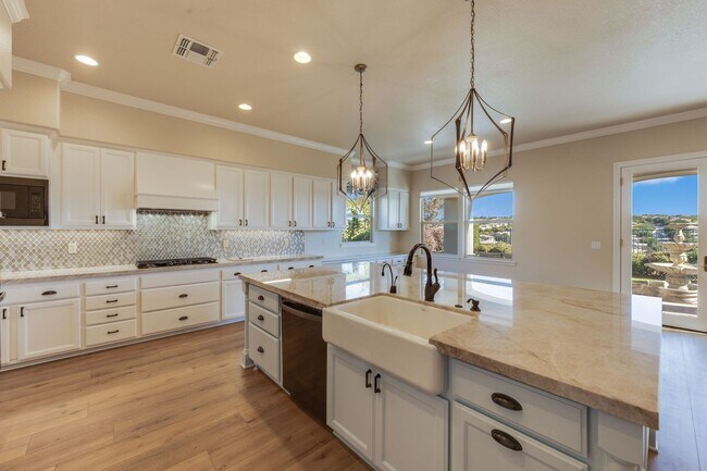Building Photo - Luxury 4-Bedroom Home in El Dorado Hills Exclusive Serrano Community!