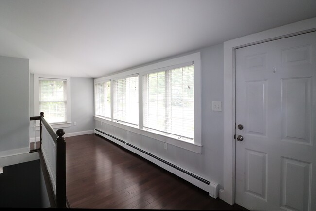 Entry Way w/Closet 13x5 - 27 Pioneer Rd