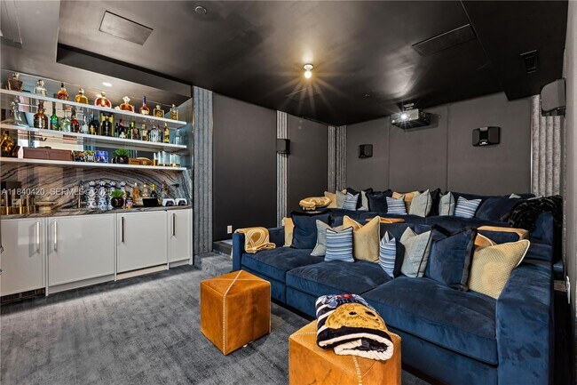 Building Photo - 17901 Collins Ave