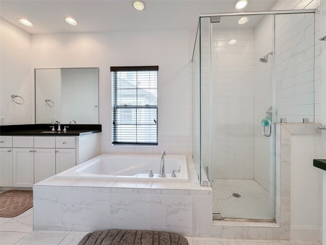 Building Photo - 2 Hermann Park Ct