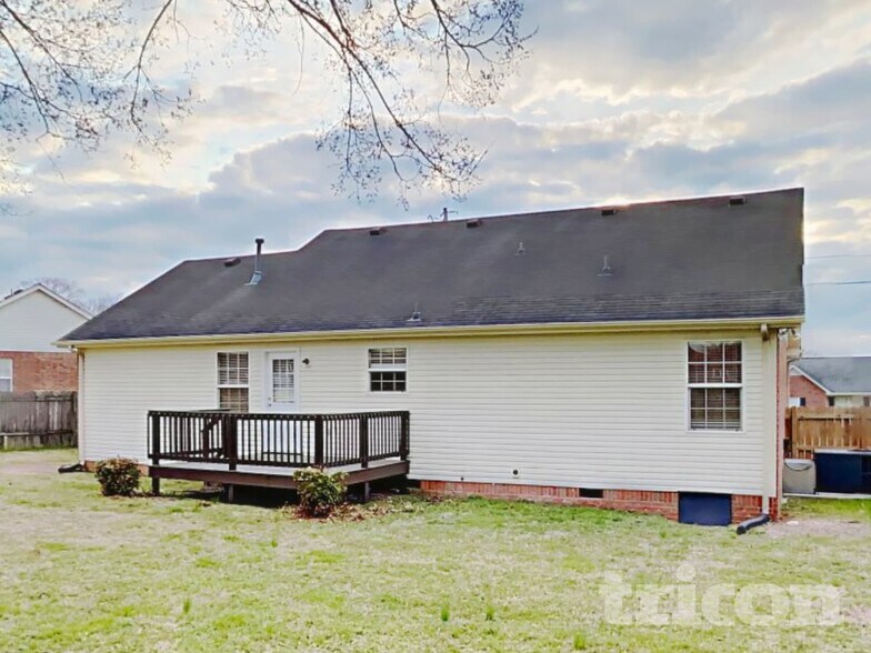 Building Photo - 1218 Bolton Dr