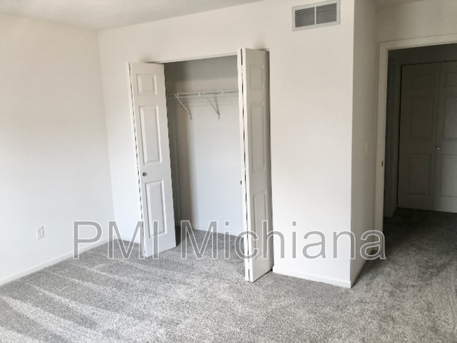 Building Photo - 51880 Courtland Dr