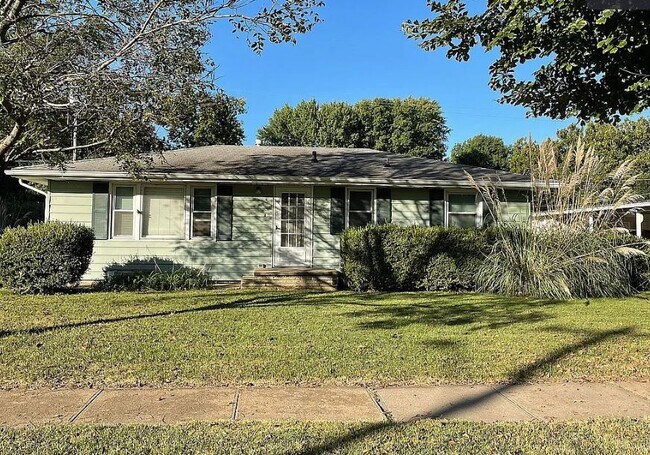 Primary Photo - 2401 Brockman St