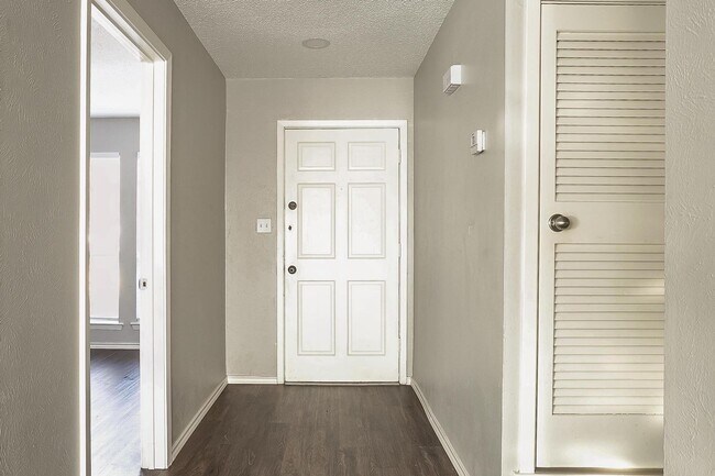 Building Photo - 4409 Altamesa Blvd