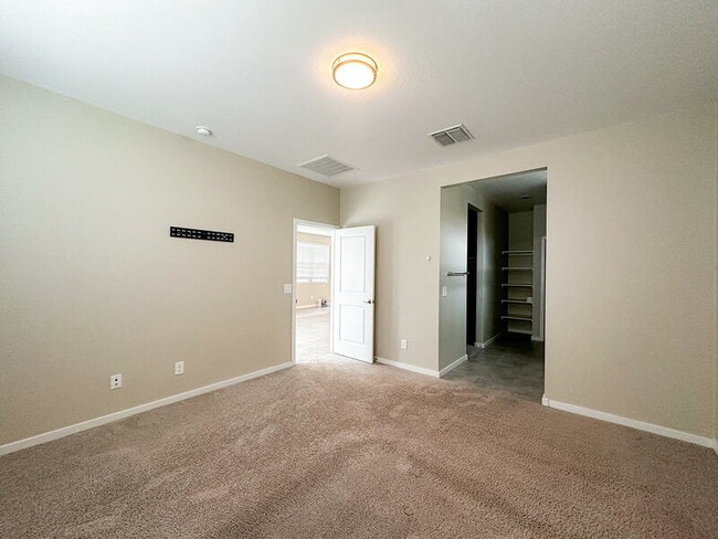 Building Photo - 40523 W Shaver Dr