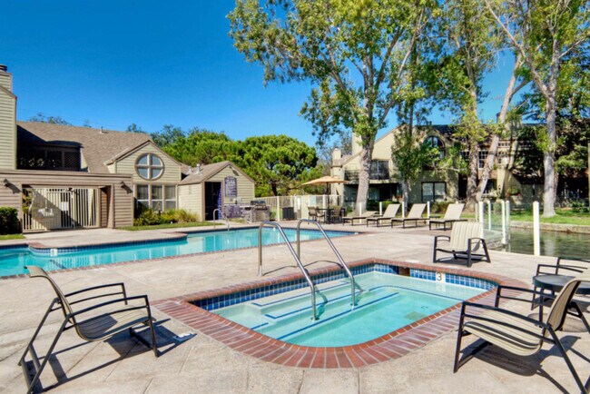 Building Photo - 513 Jibstay Ln