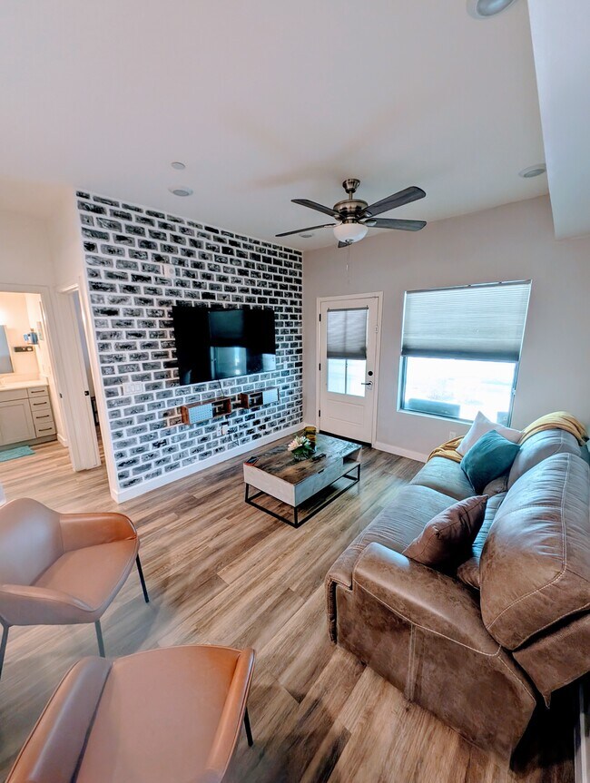 Building Photo - 475 N 9th St