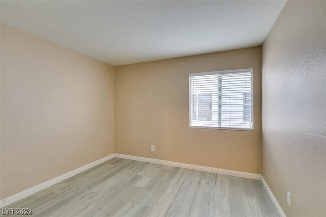 Building Photo - 3706 Lake Victoria Dr