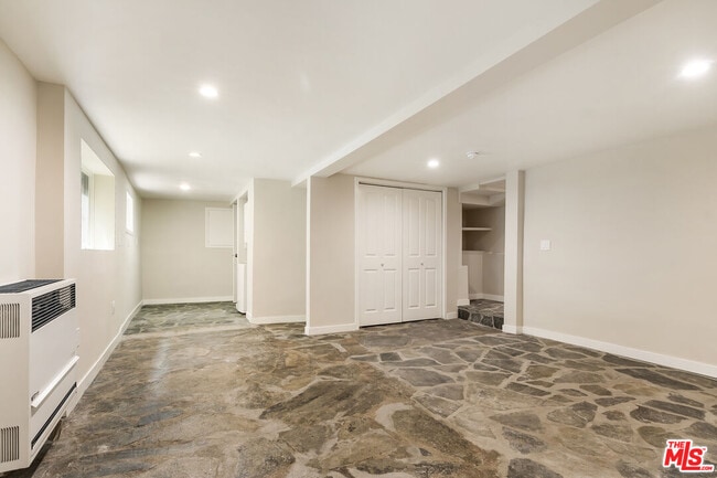 Building Photo - 937 N Beverly Glen Blvd