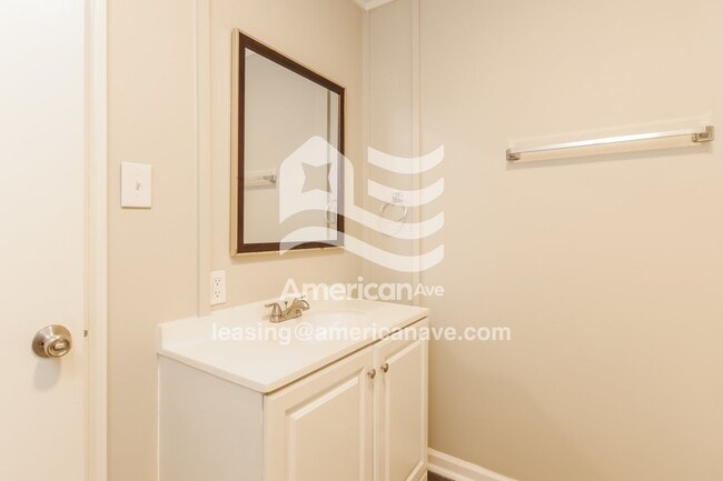 Building Photo - 1838 Emerson Ave