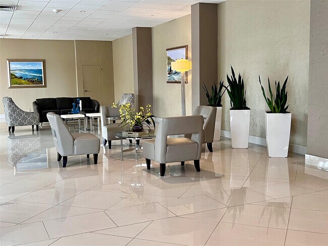 Building Photo - 4250 Galt Ocean Dr