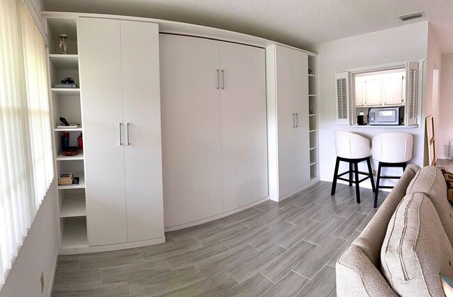 Building Photo - 63 Windsor C