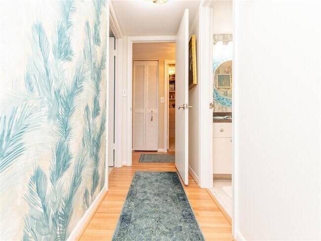 Building Photo - 1147 Hillsboro Mile Unit 209