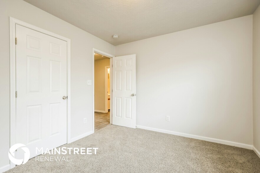 Building Photo - 5011 Cronin Dr