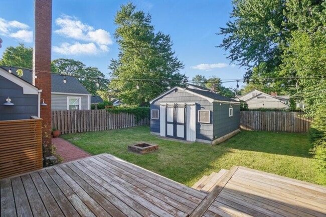 Building Photo - 144 W Randall Ave