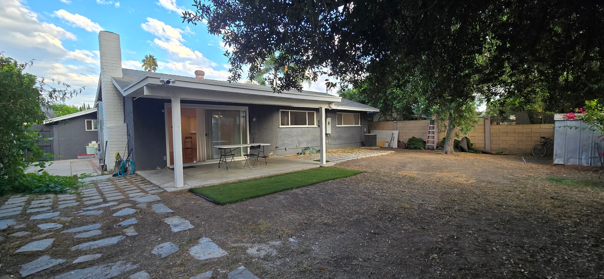 Building Photo - 10937 Collett Ave