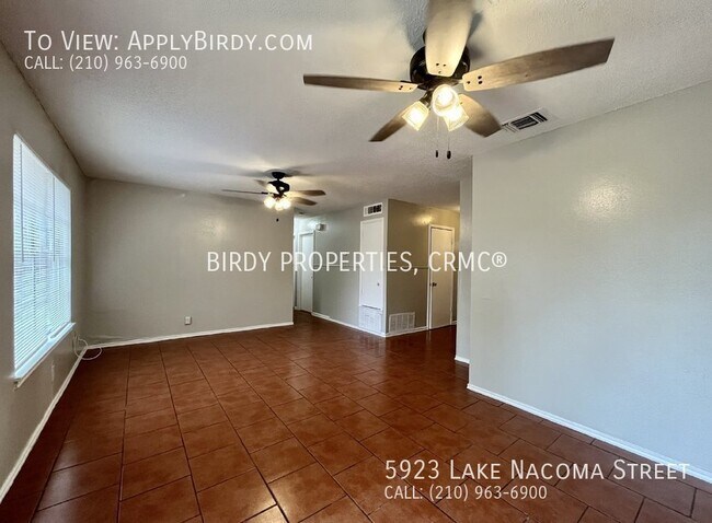 Building Photo - *4 Bed, 2 Bath Home Located in Lakeside**