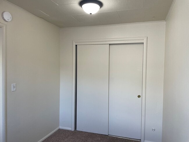 Building Photo - Cute 1 Bedroom 1 Bath Apartment