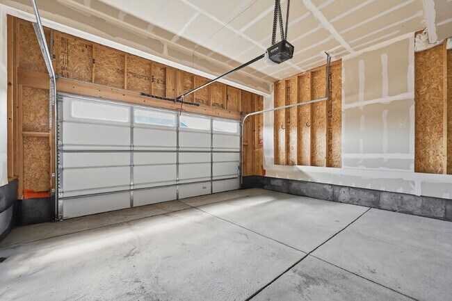 Building Photo - $2,695.95- 3 bed, 2.5 bath Home in Monument with Central AC and 2 Car Garage!