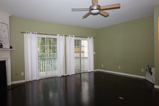 Building Photo - 3 Bedroom Townhome in the Heart of Dulth