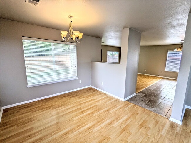 Building Photo - 3802 Glenarbor Ln