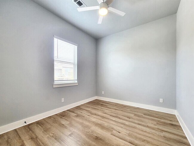 Building Photo - 528 Palmer Dr