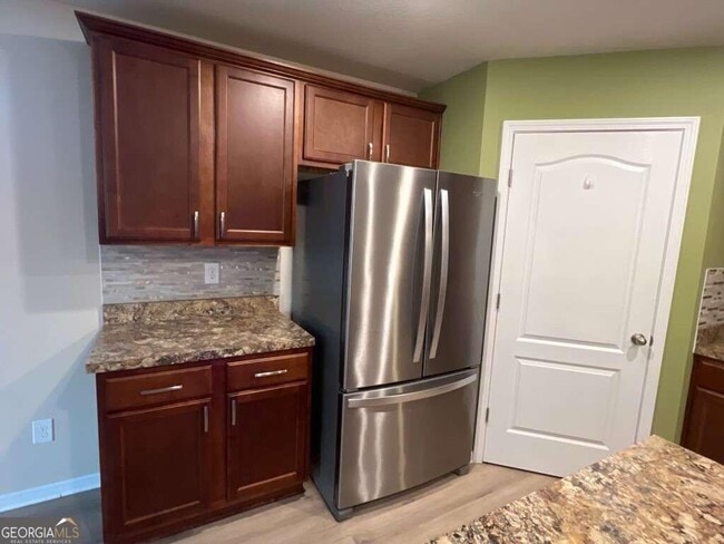 Building Photo - Act Fast on this Beautiful 4BR/2BA