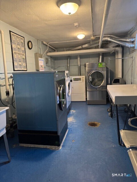 Building Photo - 236 Glenbrook Rd