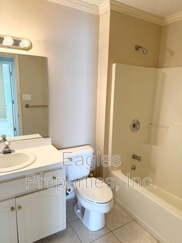 Building Photo - 107 Roundtree Ln