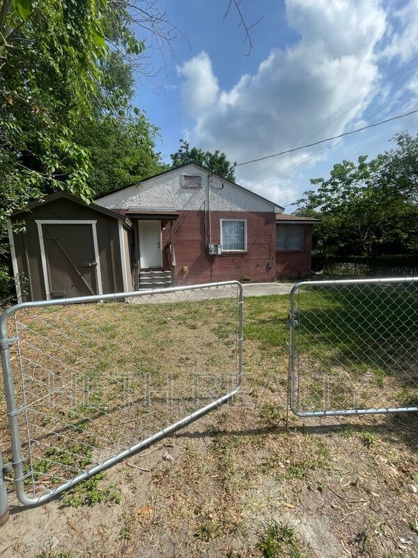 Building Photo - 1588 Hamilton Street