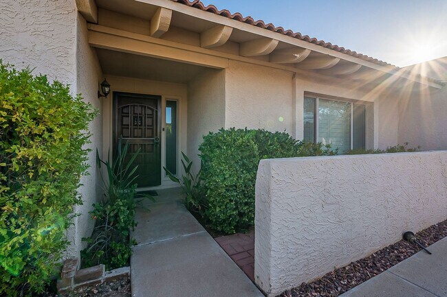 Building Photo - Three Bedrooms & POOL in 85254!