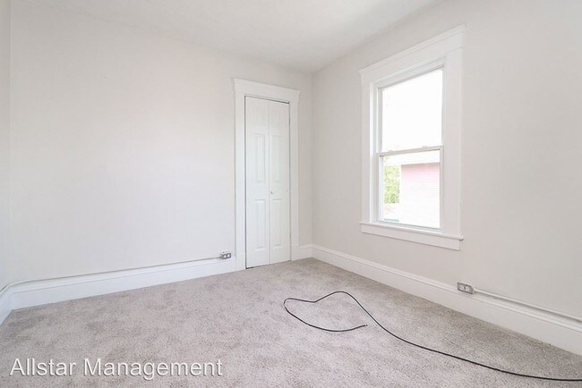 Building Photo - 2810 Woodbridge Ave