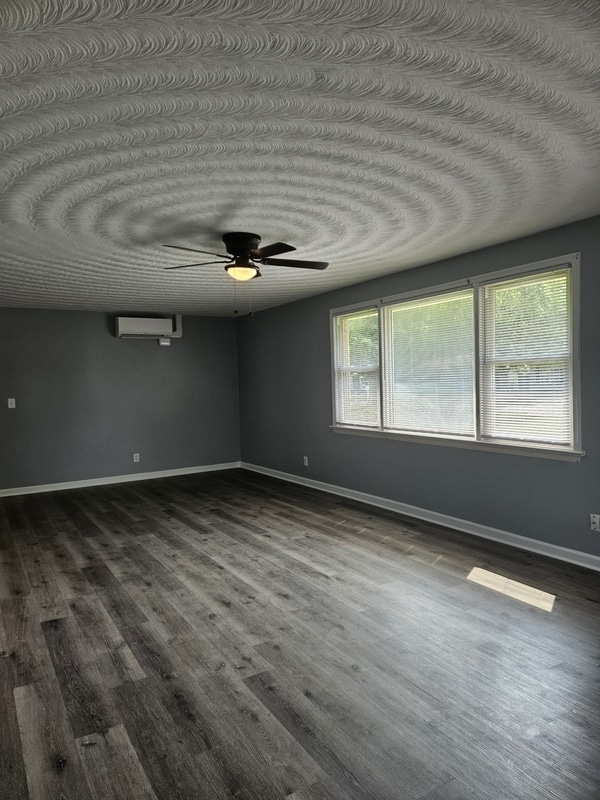 Building Photo - 1608 Hawthorne Dr