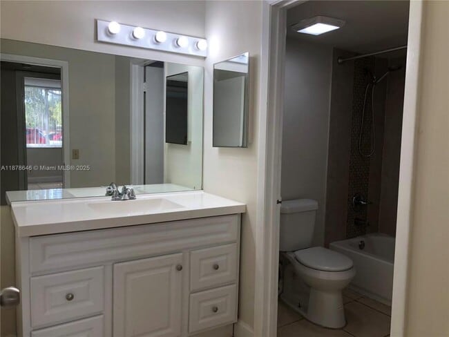 Building Photo - 2 bedroom in Plantation FL 33324