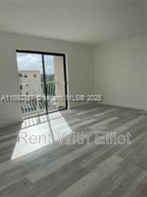 Building Photo - 500 NE 2nd St