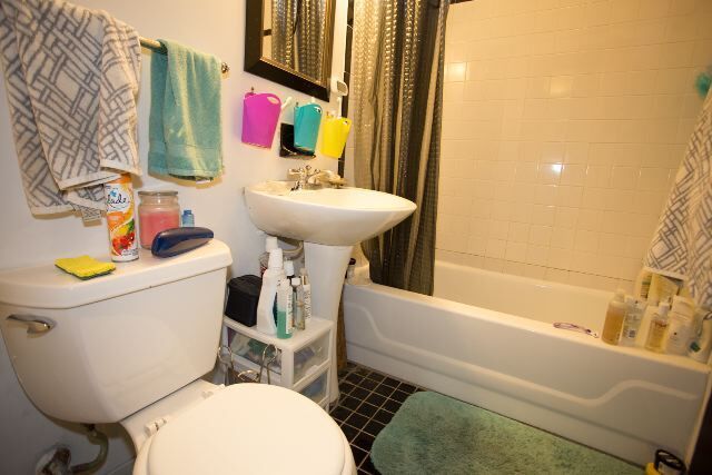 Building Photo - 870 W Buckingham Pl