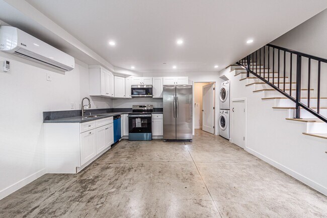 Building Photo - Brand-New Luxury Townhomes in NoHo