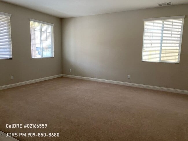 Building Photo - Eastvale 4 bedroom Partially Furnished Home