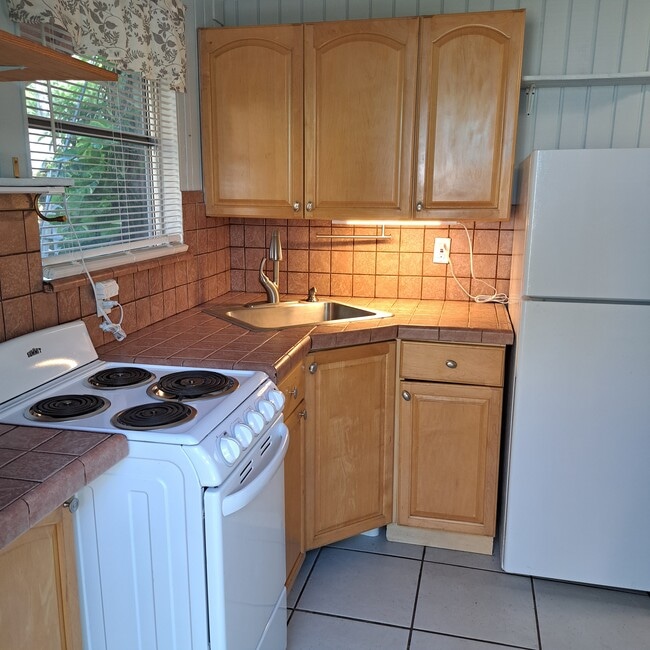 Building Photo - 415 S 19th Ave